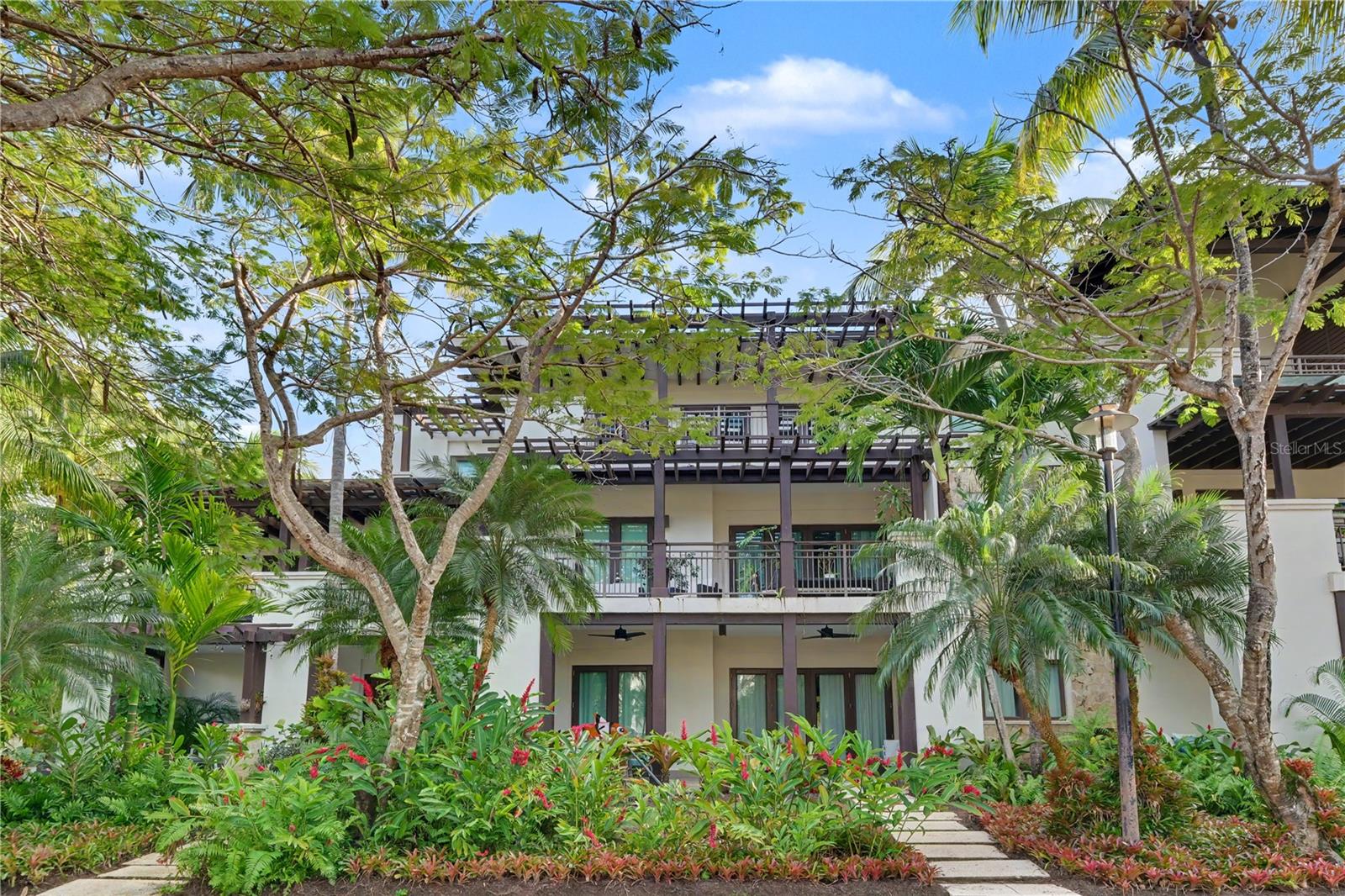 LAS VENTANAS I CONDOMINIUM - Residential