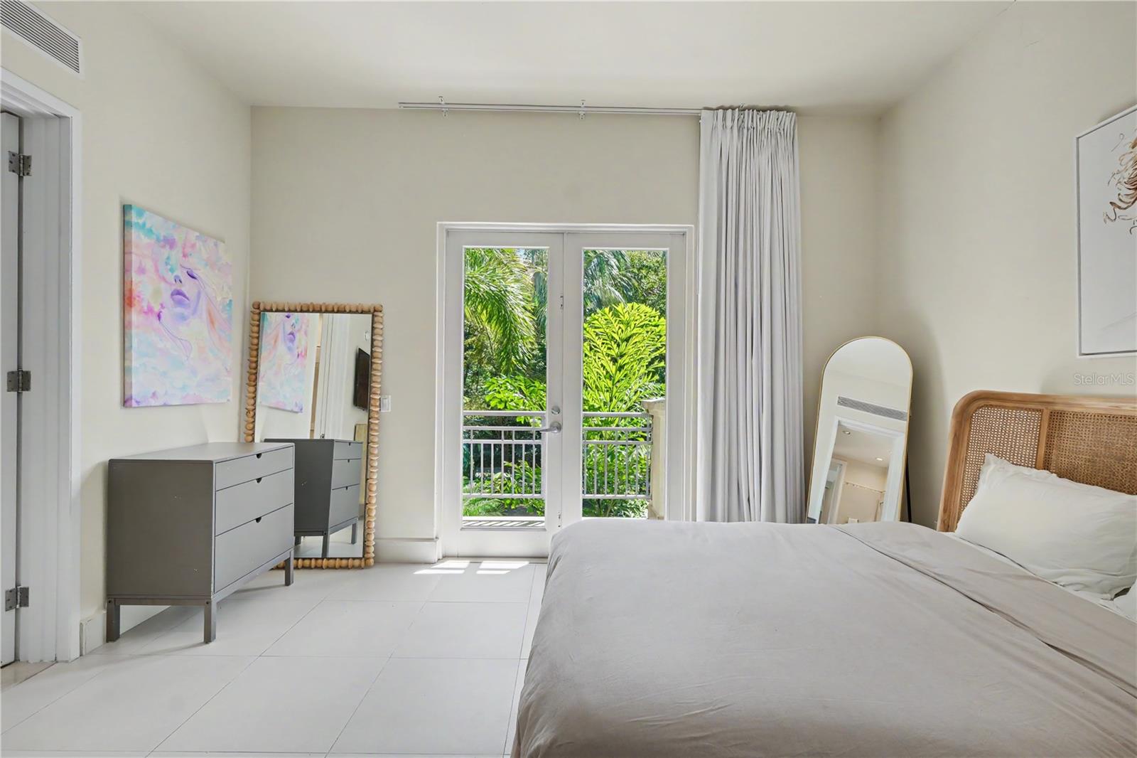 LAS VENTANAS I CONDOMINIUM - Residential