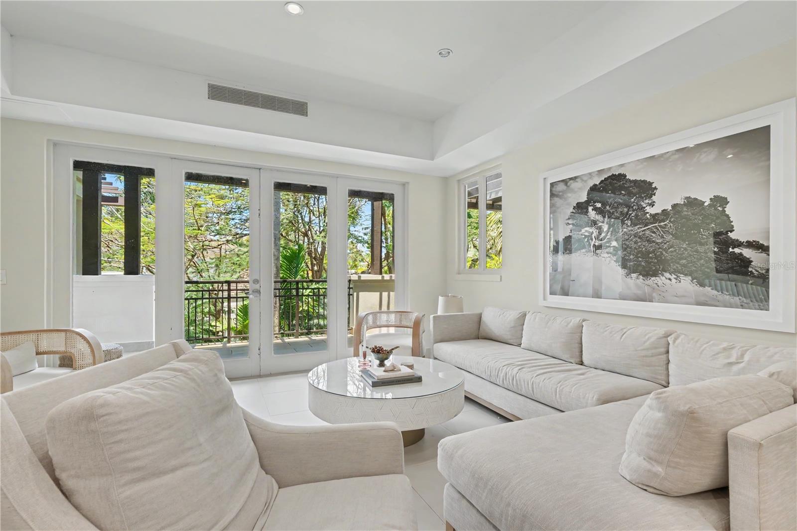 LAS VENTANAS I CONDOMINIUM - Residential