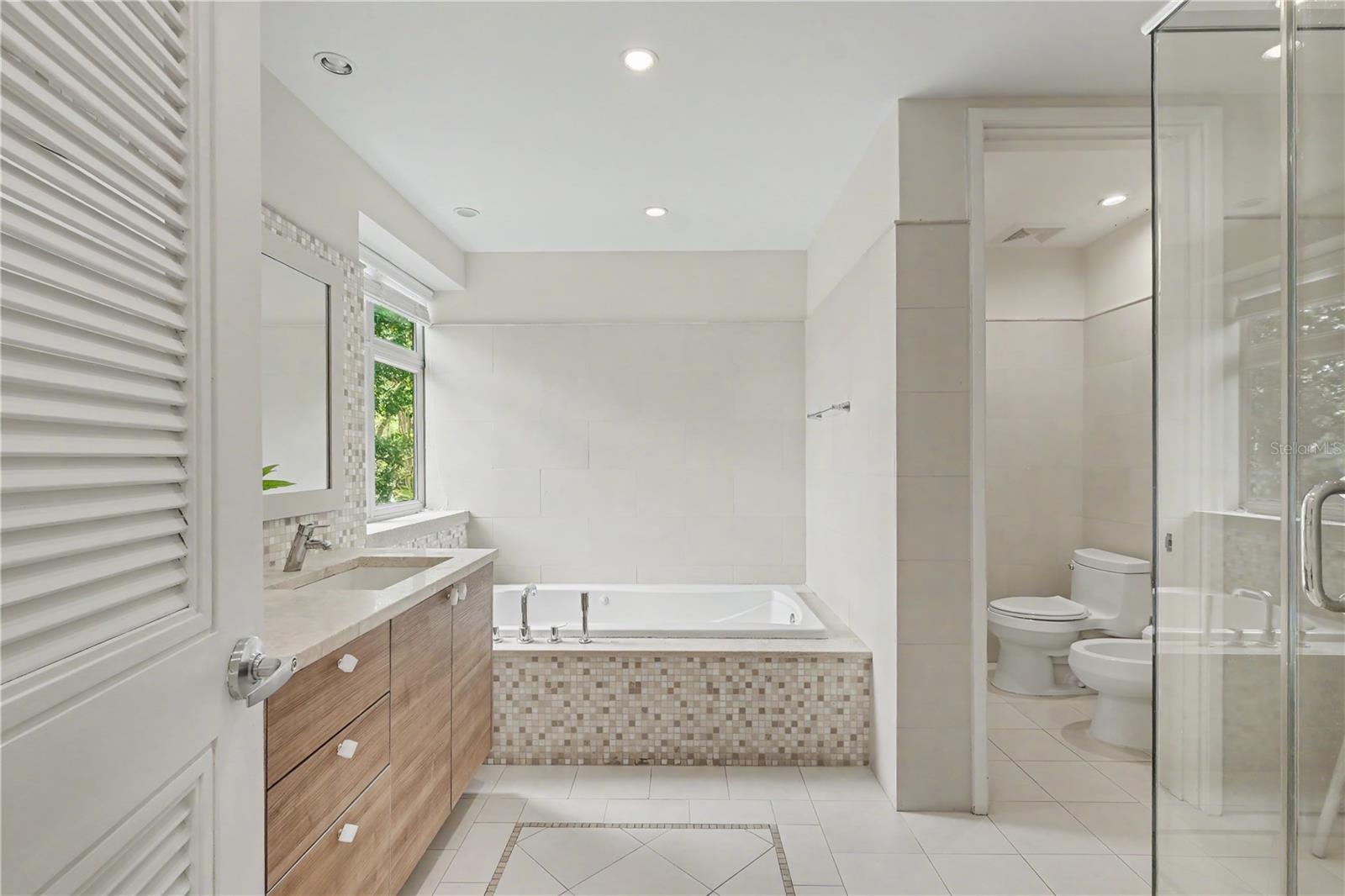 LAS VENTANAS I CONDOMINIUM - Residential