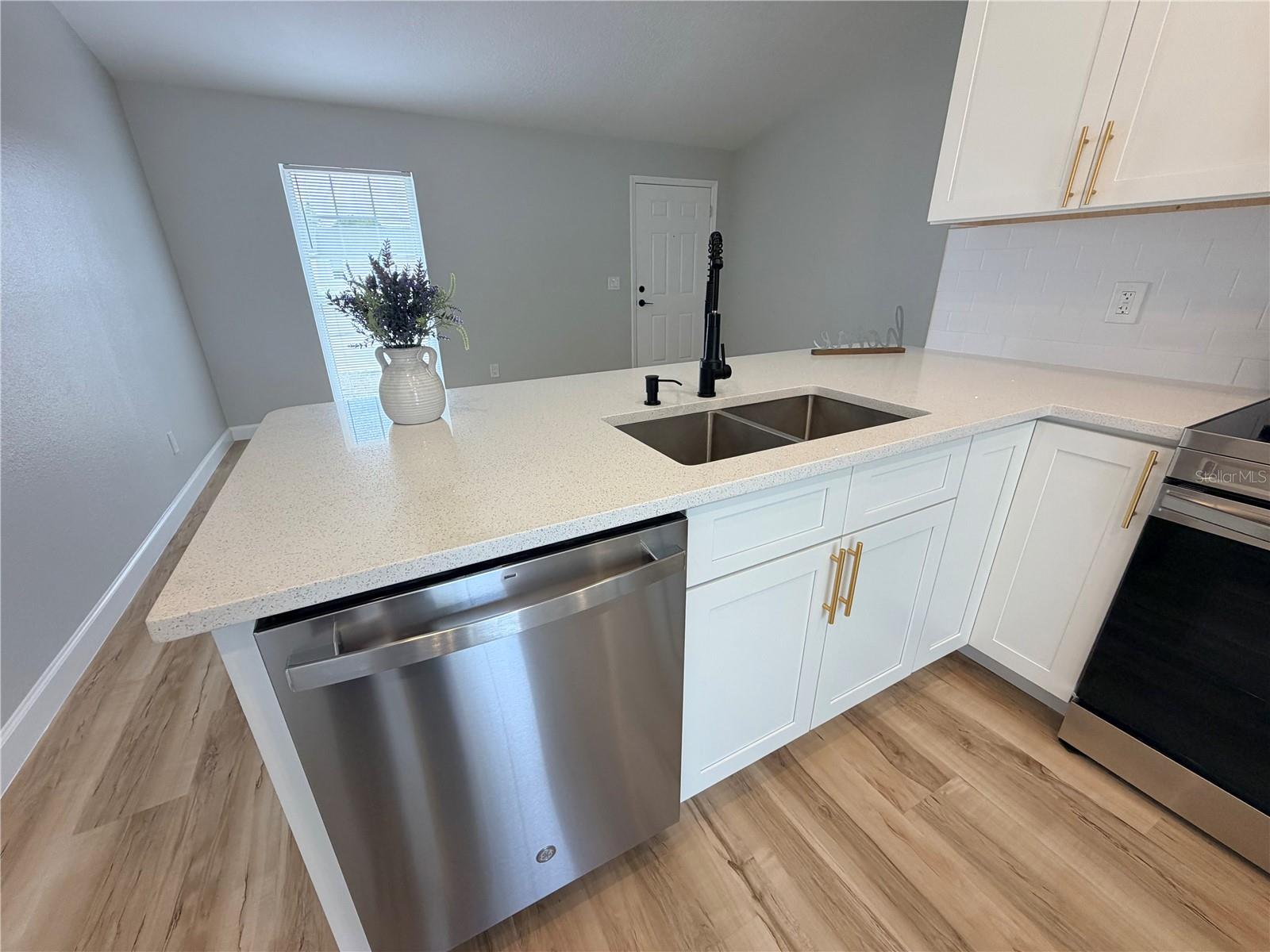 UNIVERSITY HILLS - Residential