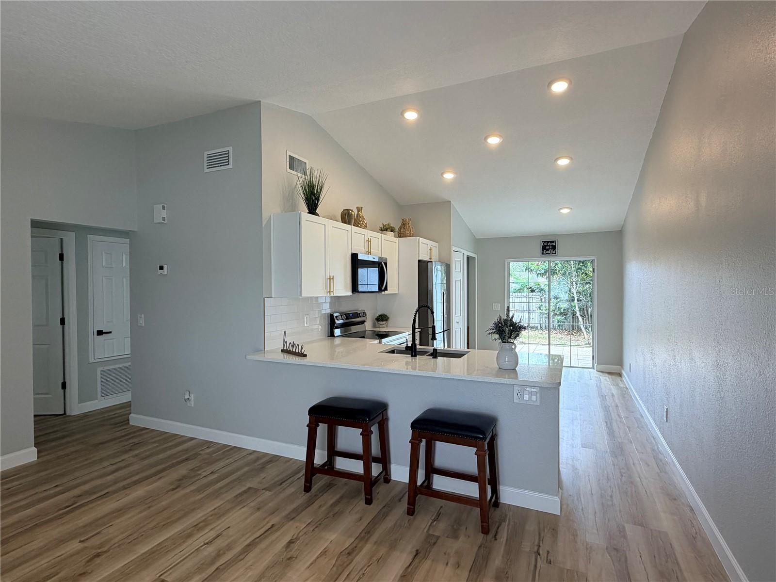 UNIVERSITY HILLS - Residential