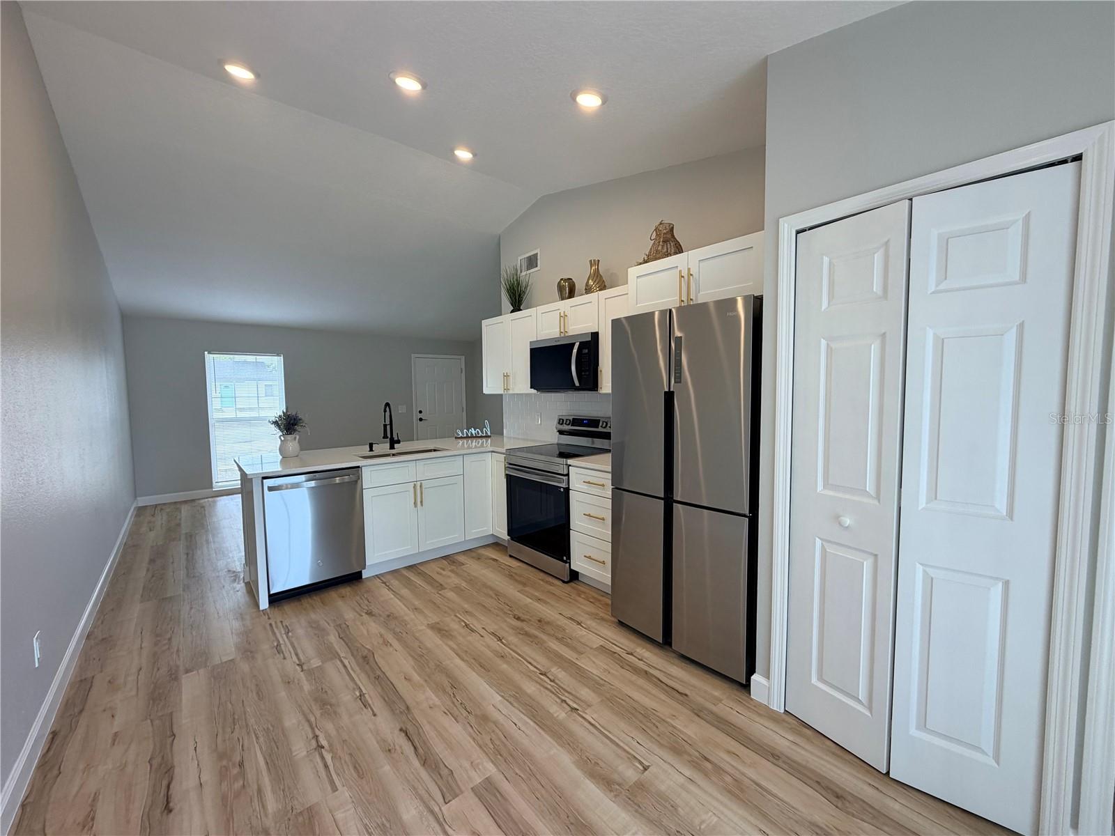 UNIVERSITY HILLS - Residential