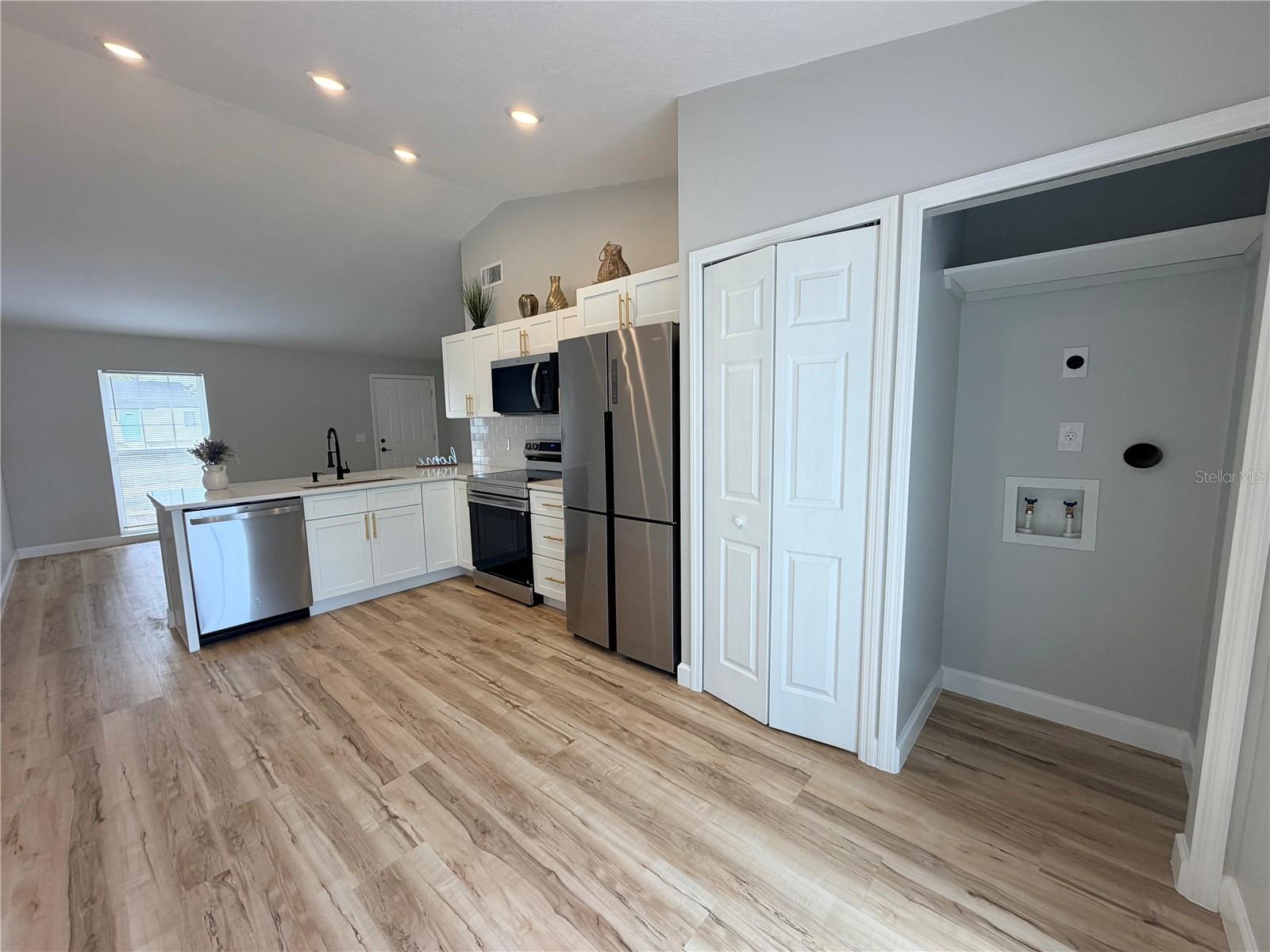 UNIVERSITY HILLS - Residential