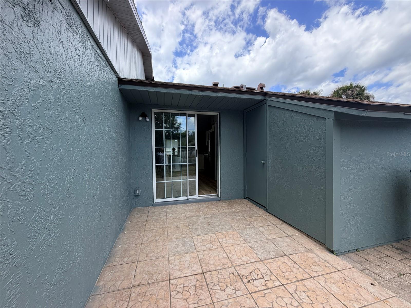 UNIVERSITY HILLS - Residential