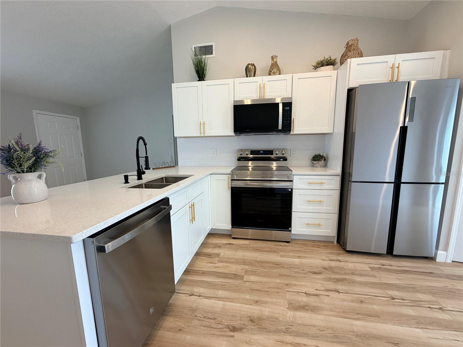 UNIVERSITY HILLS - Residential