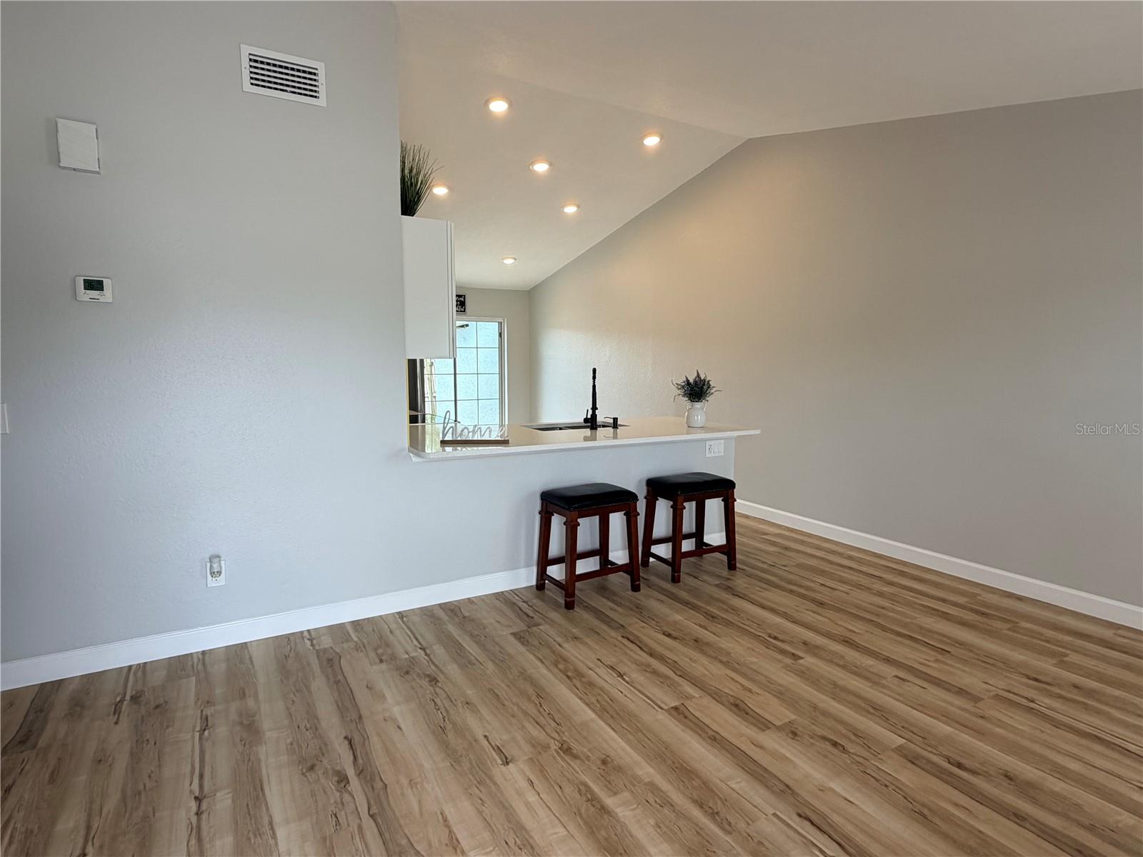 UNIVERSITY HILLS - Residential