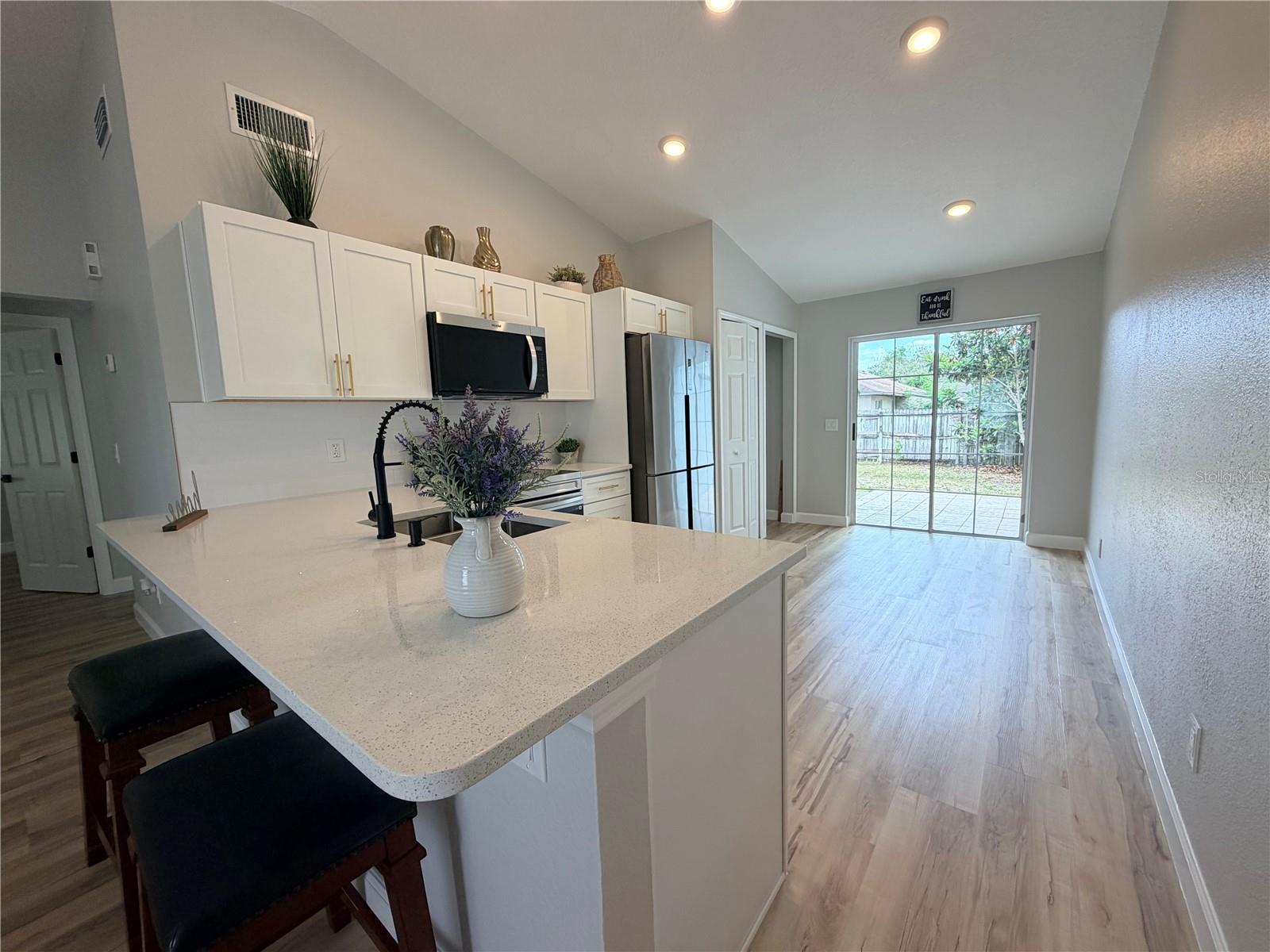 UNIVERSITY HILLS - Residential