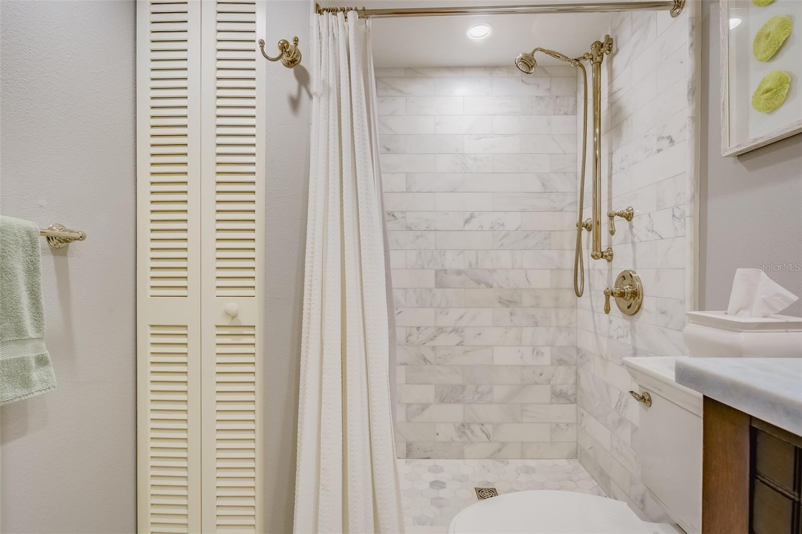 LANDMARK TOWERS - Residential Lease