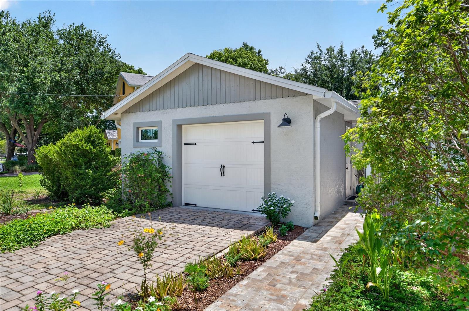 633 BUCKMINSTER CIRCLE