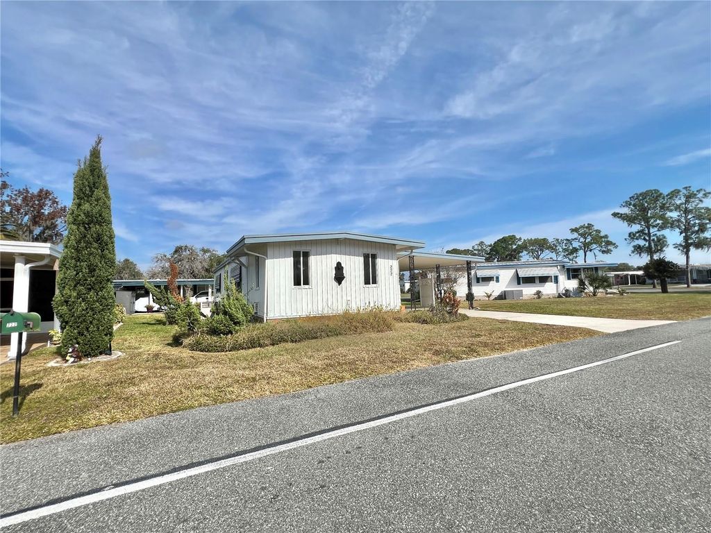 Photo of 222 Hawthorne Boulevard, Leesburg, FL 34748 (MLS # G5104620)