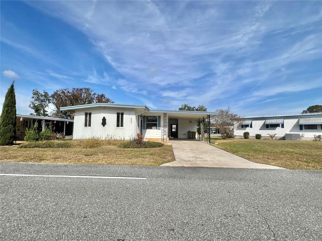 Photo of 222 Hawthorne Boulevard, Leesburg, FL 34748 (MLS # G5104620)