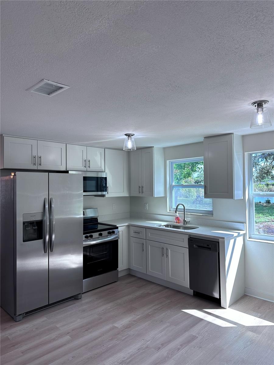 CROSS BAYOU ESTATES 7TH ADD - Residential