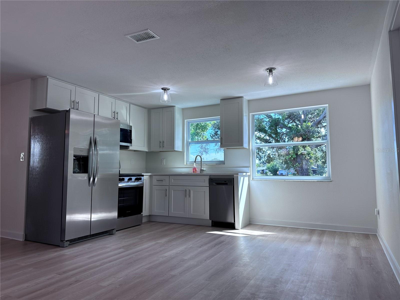 CROSS BAYOU ESTATES 7TH ADD - Residential