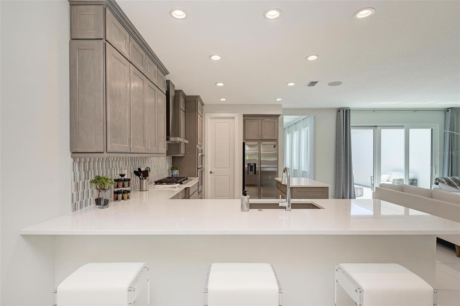 AQUA LAGOON TWNHMS - Residential