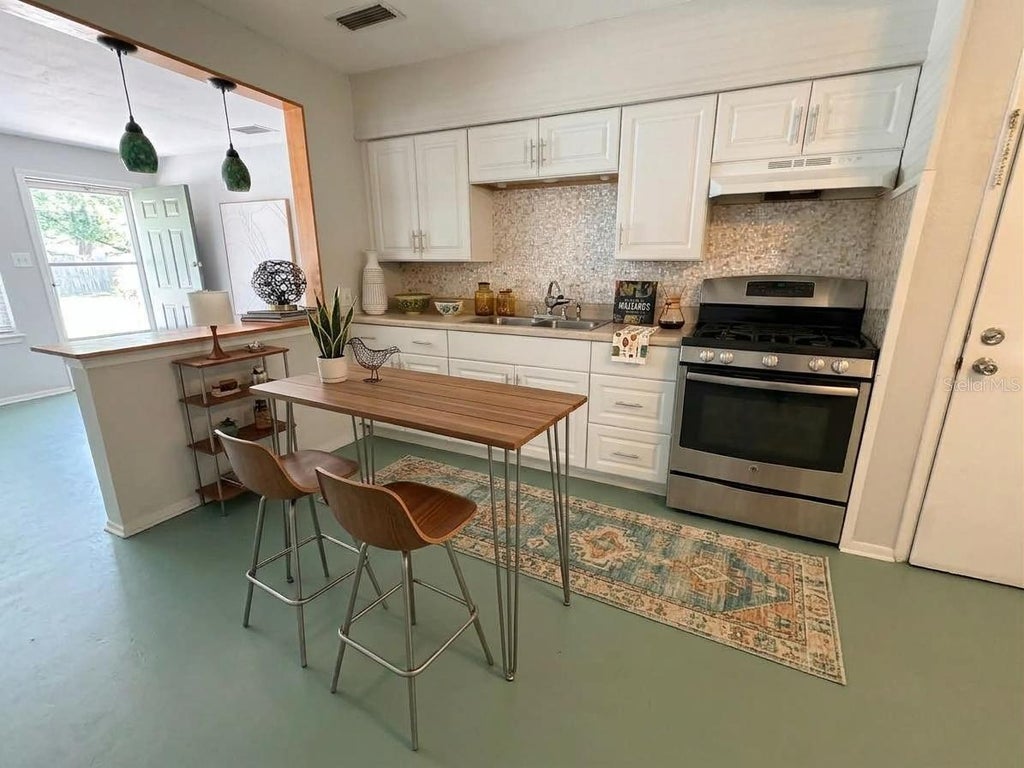 Photo of 2401 Quincy Street S, St Petersburg, FL 33711 (MLS # TB8546212)