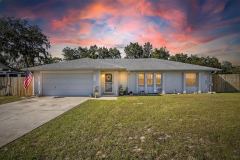 Photo of 1002 Ridgegreen Loop Loop N, Lakeland, FL 33809 (MLS # TB8442689)