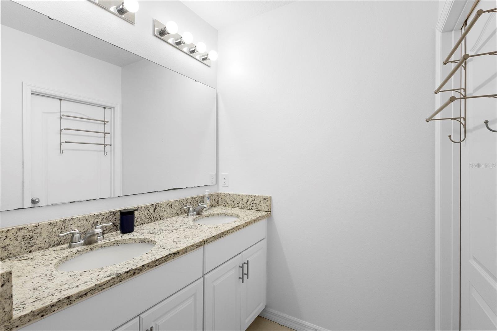 VICTORIA OAKS PH A - Residential