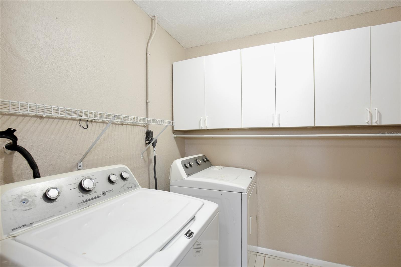 ACADEMY MANOR UNIT 01 - Residential