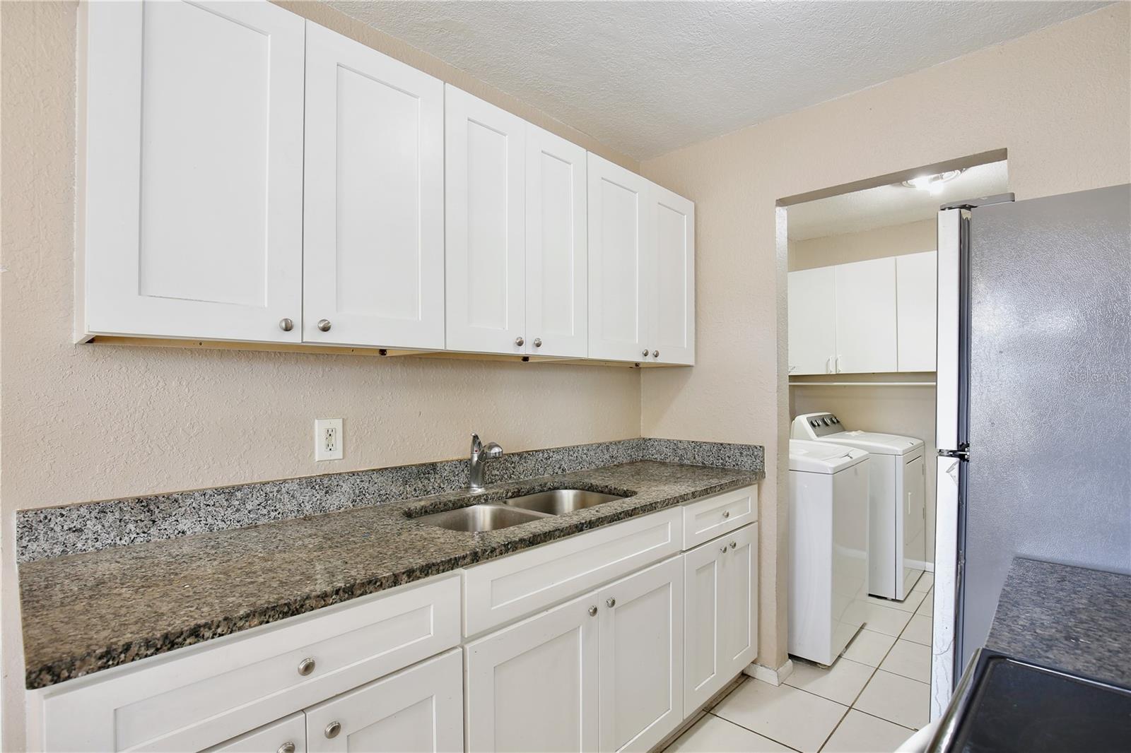 ACADEMY MANOR UNIT 01 - Residential