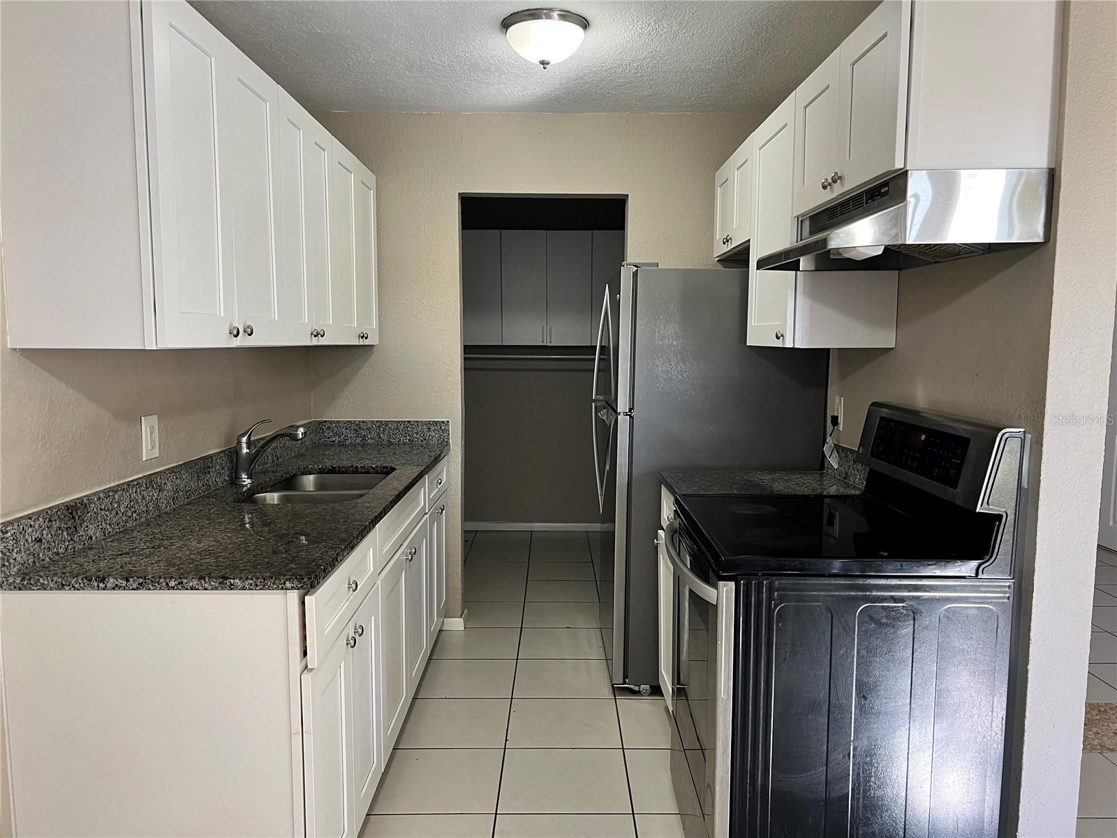 ACADEMY MANOR UNIT 01 - Residential