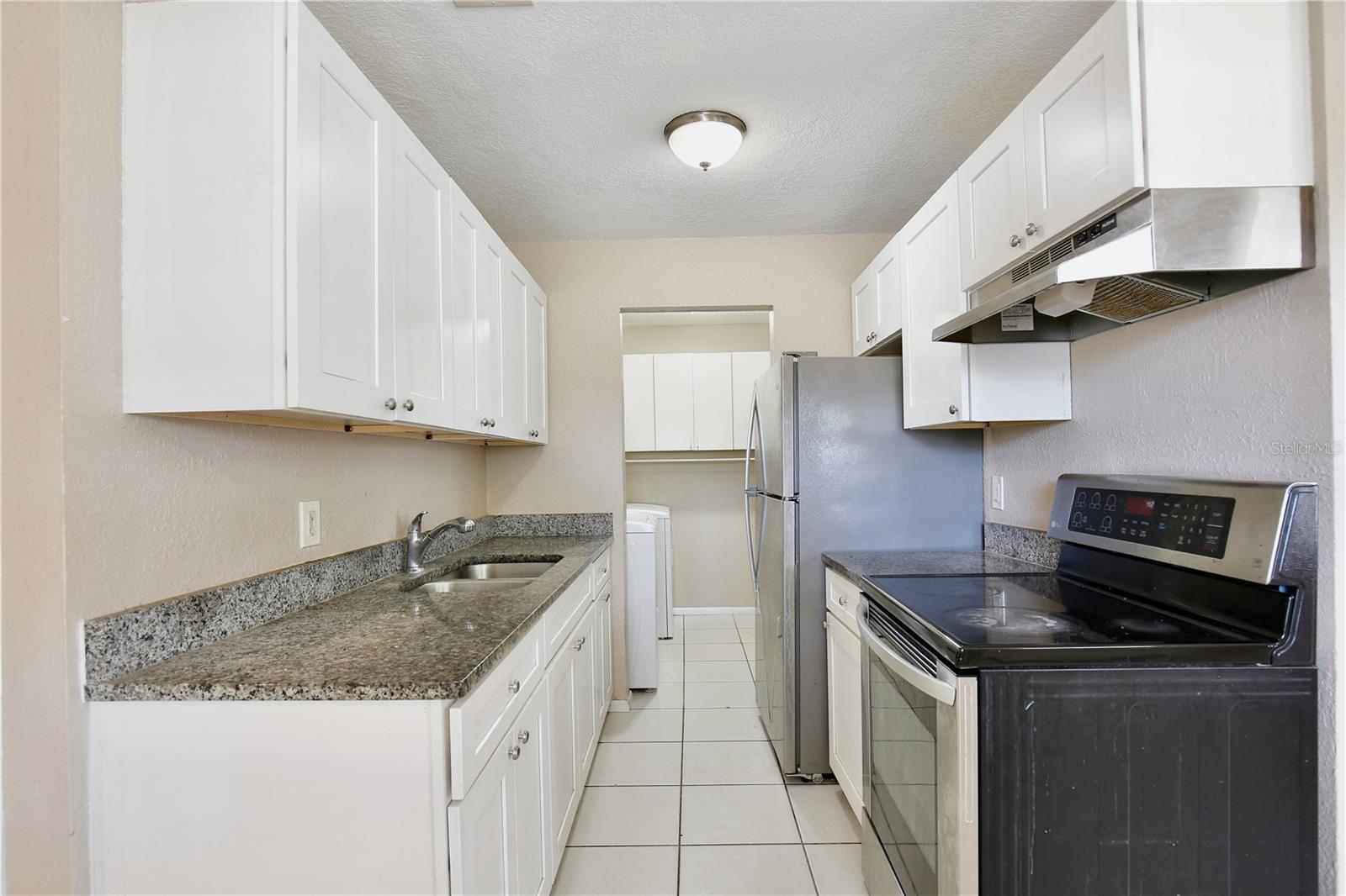 ACADEMY MANOR UNIT 01 - Residential