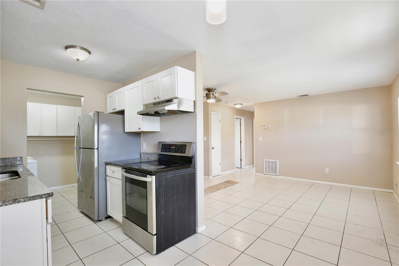 ACADEMY MANOR UNIT 01 - Residential