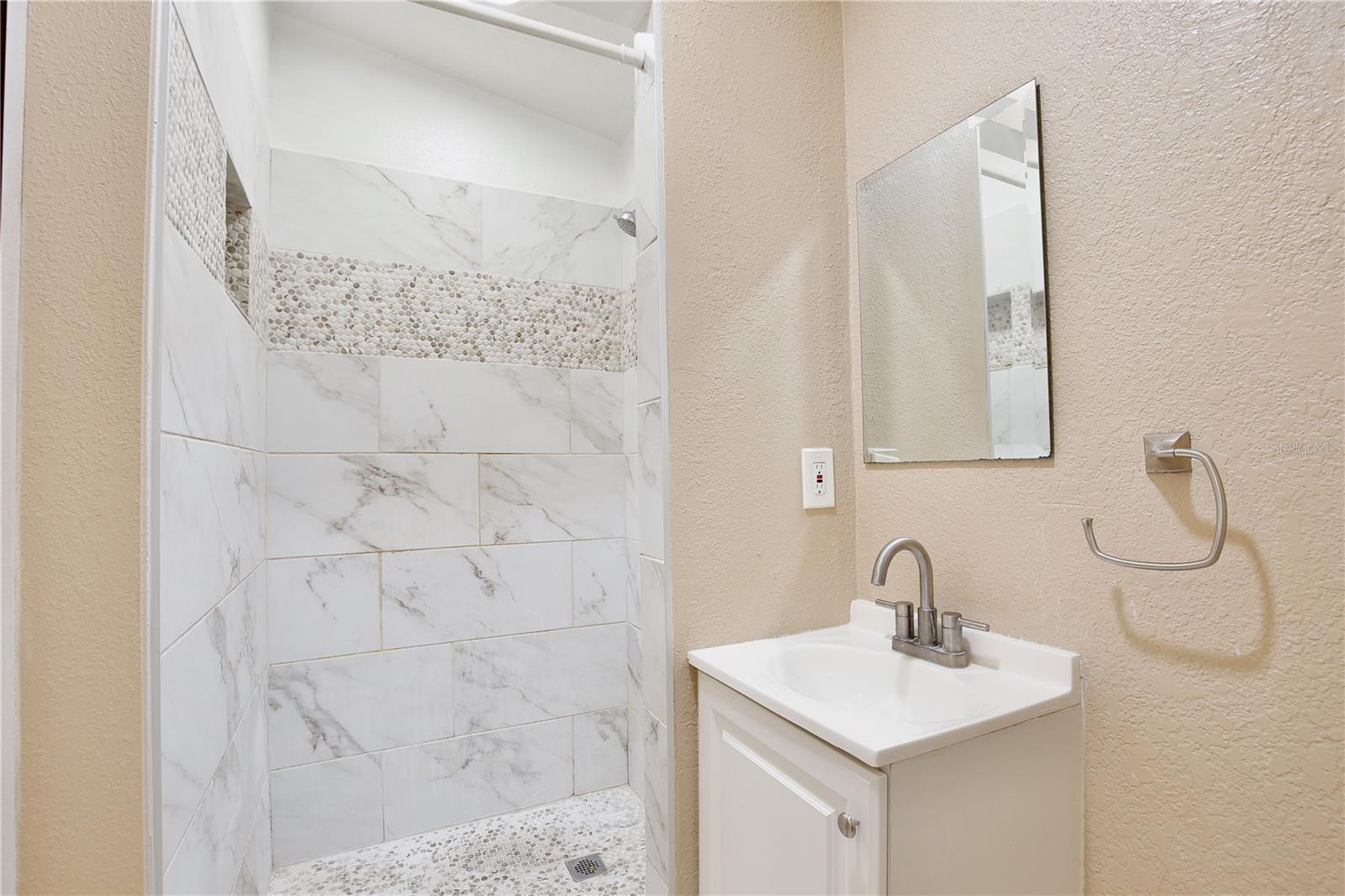 ACADEMY MANOR UNIT 01 - Residential