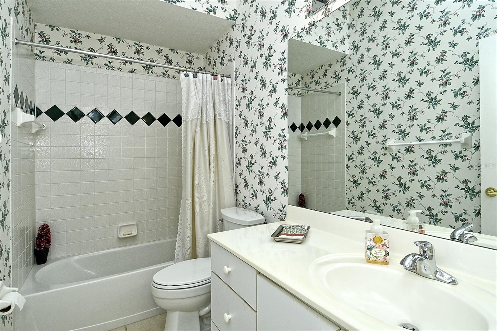 HERITAGE OAKS GOLF & COUNTRY CLUB - Residential