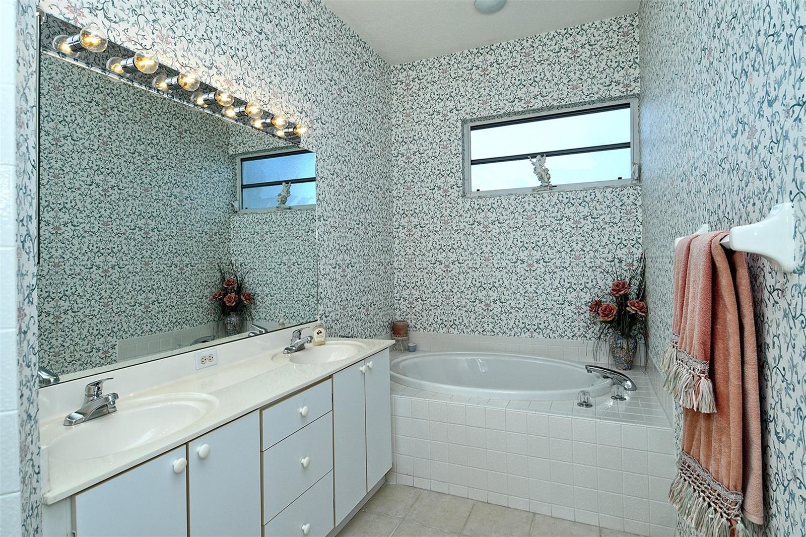 HERITAGE OAKS GOLF & COUNTRY CLUB - Residential