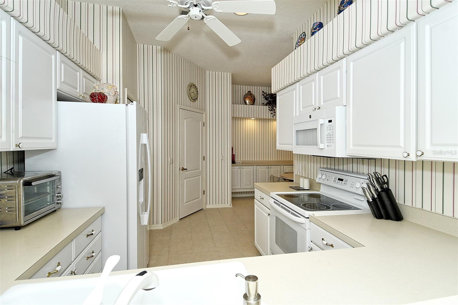 HERITAGE OAKS GOLF & COUNTRY CLUB - Residential