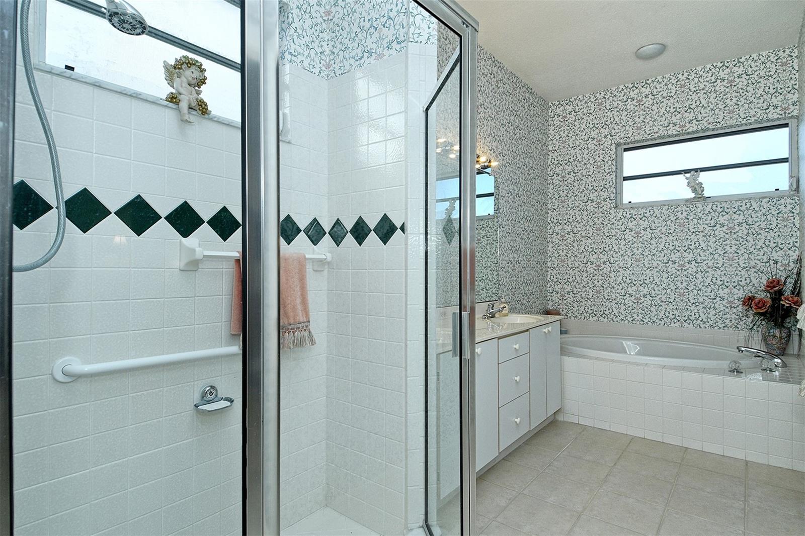 HERITAGE OAKS GOLF & COUNTRY CLUB - Residential