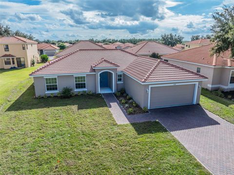 Photo of 408 Cinnamon Drive, Kissimmee, FL 34759 (MLS # S5137986)