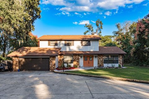 Tiny photo for 1416 Grove Avenue, Leesburg, FL 34748 (MLS # TB8441414)