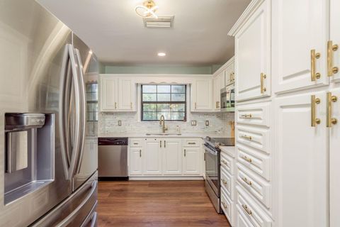 Tiny photo for 1416 Grove Avenue, Leesburg, FL 34748 (MLS # TB8441414)