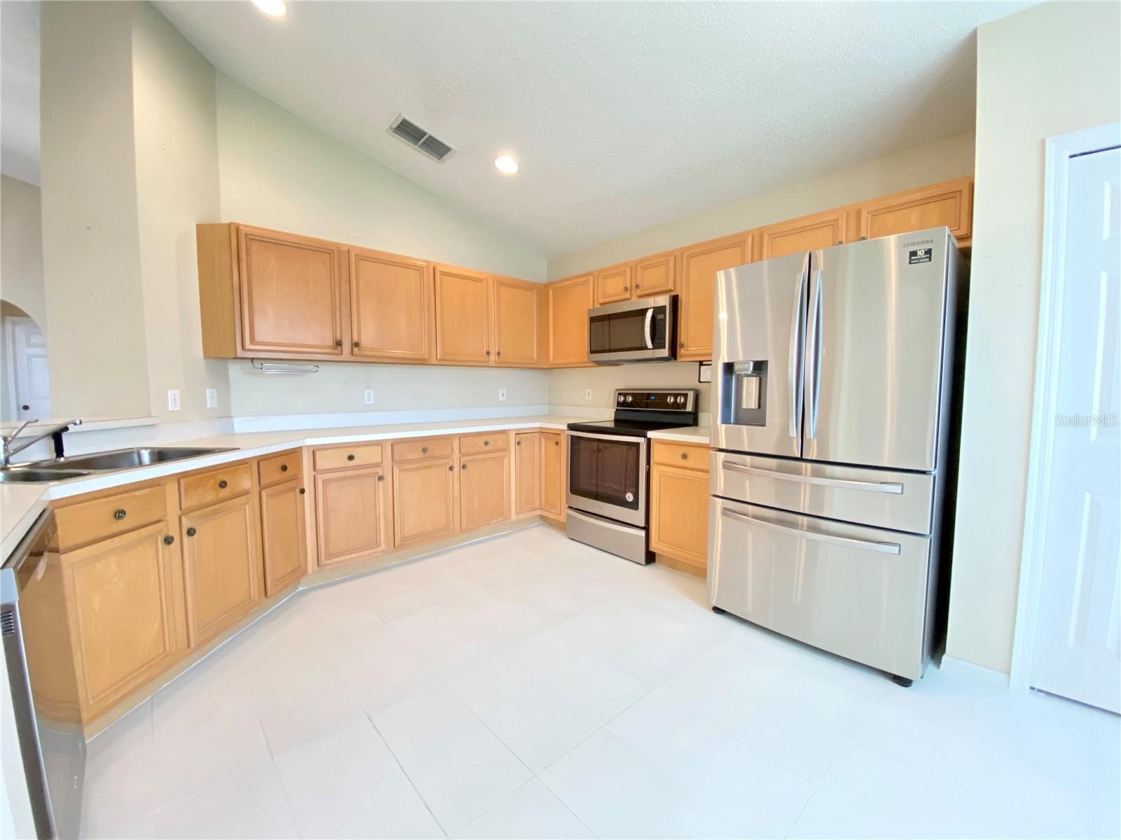 WATERFORD CHASE VILLAGE TR D - Residential Lease