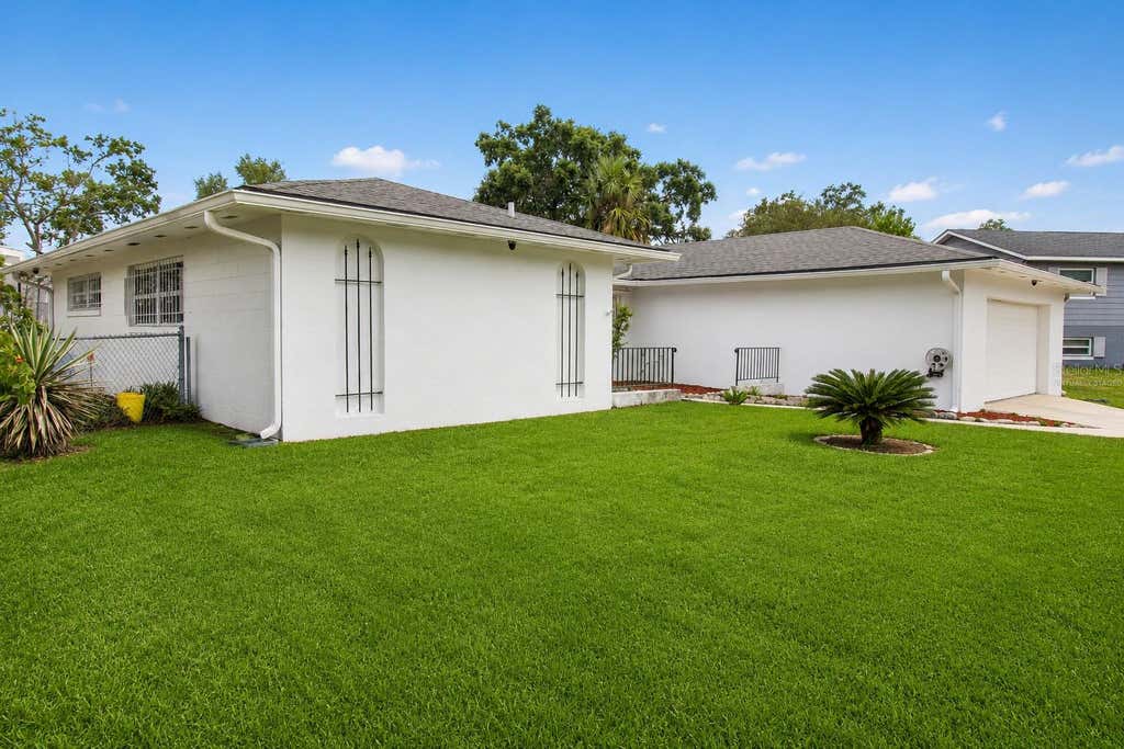 Photo of 1700 Needlewood Lane, Orlando, FL 32818 (MLS # O6417629)