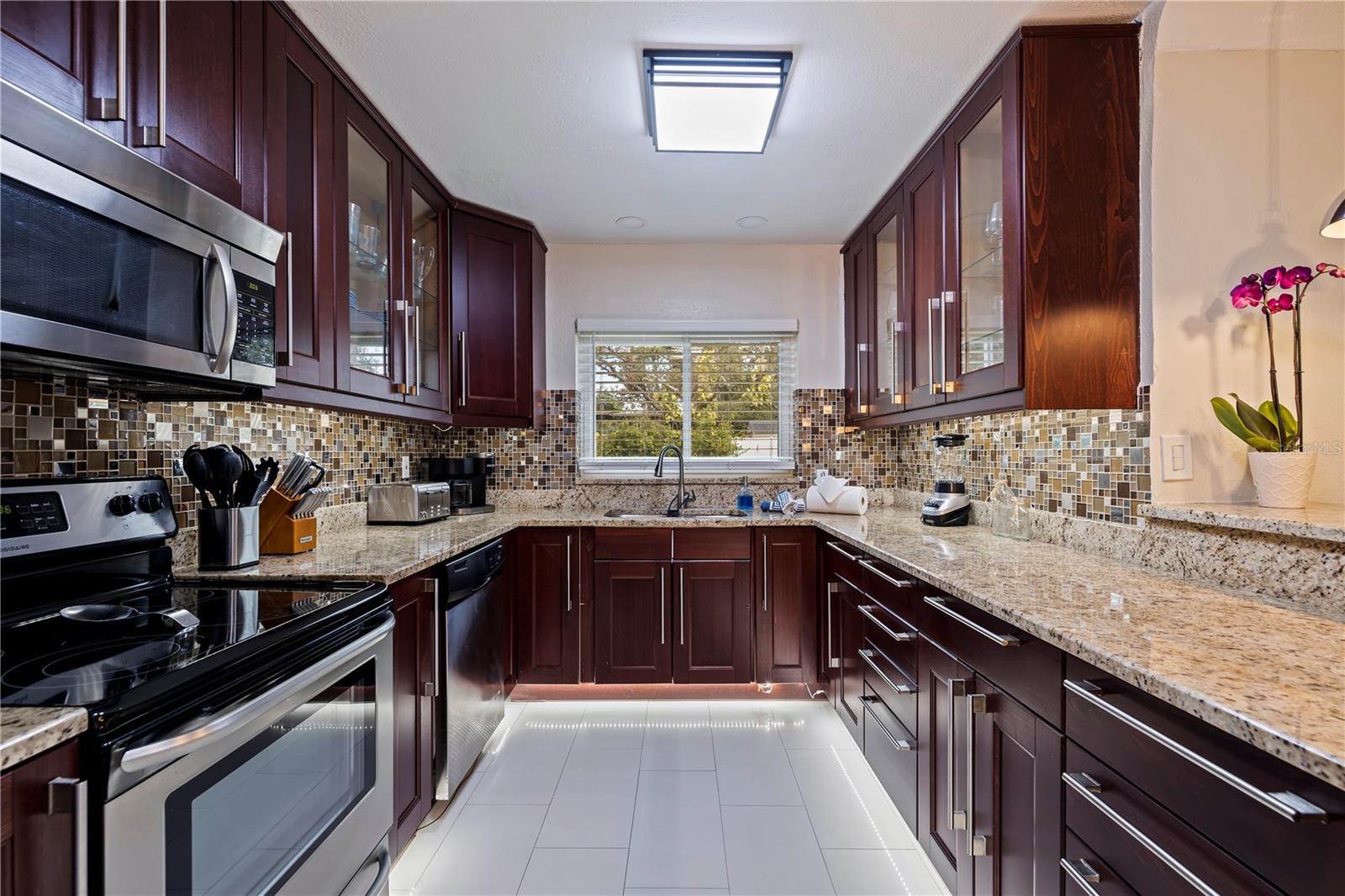 OAKDALE MANOR - Residential