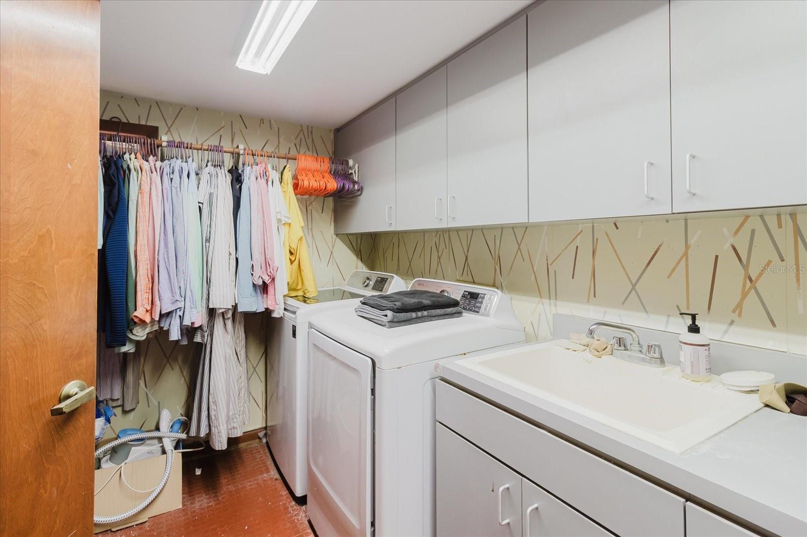 CARROLLWOOD VILLAGE SEC 1 - Residential