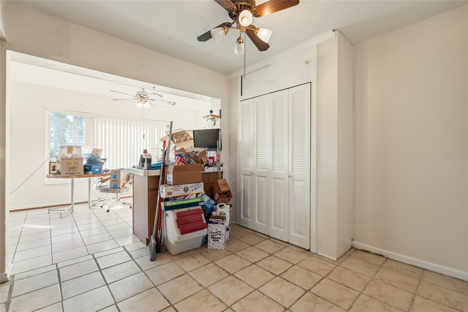 ESQUIRE MANOR - Residential