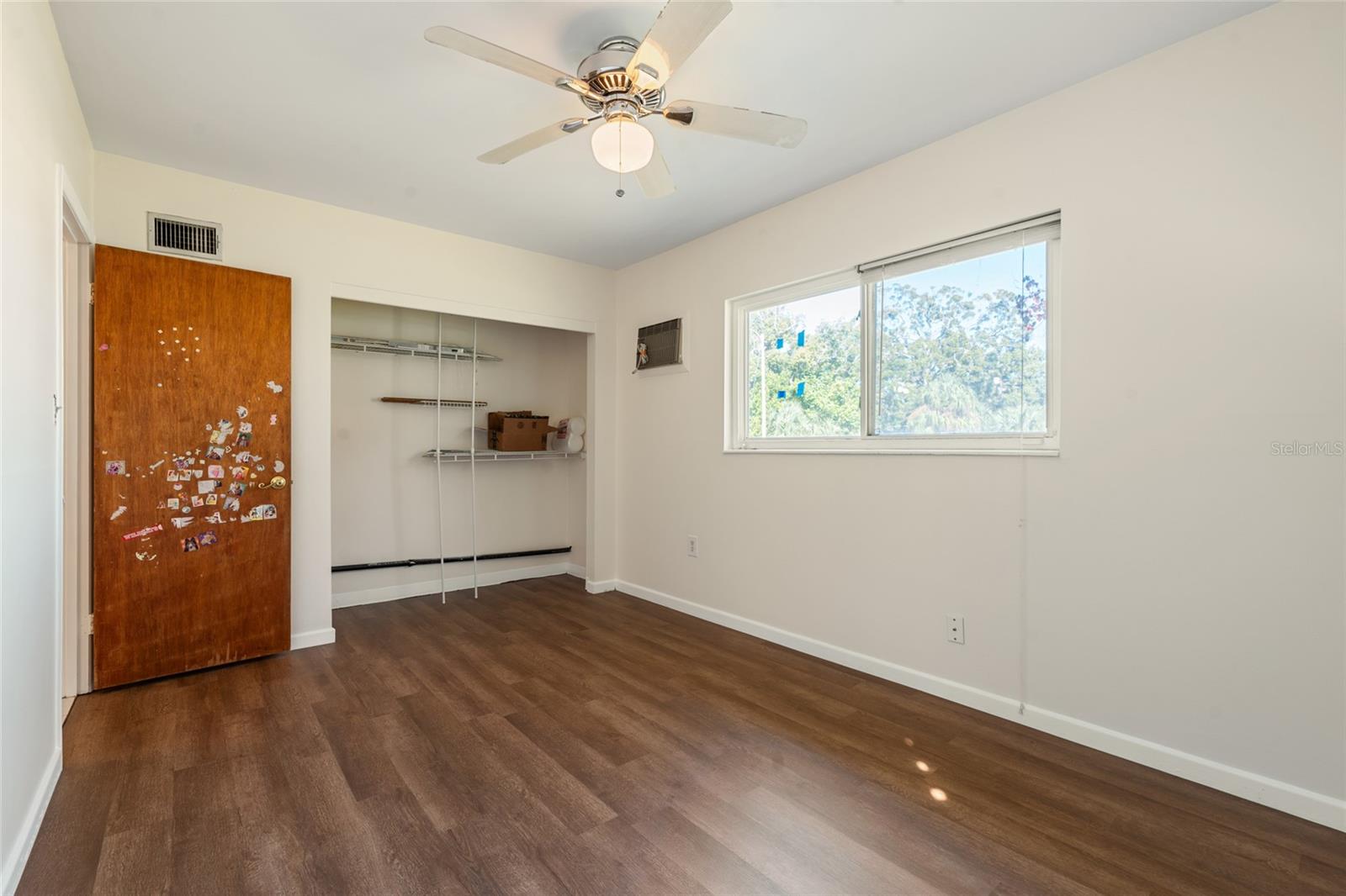 ESQUIRE MANOR - Residential