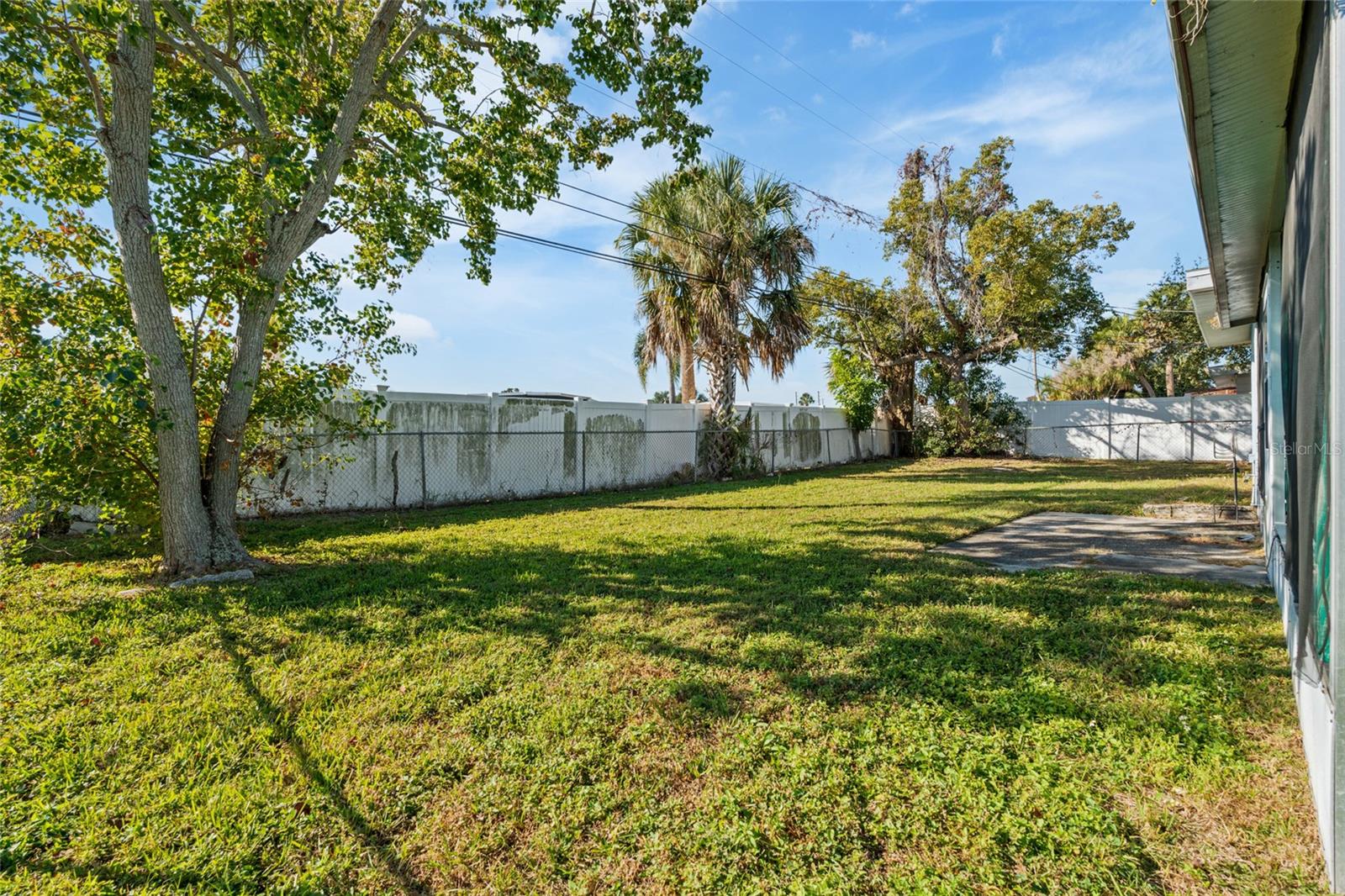 ESQUIRE MANOR - Residential