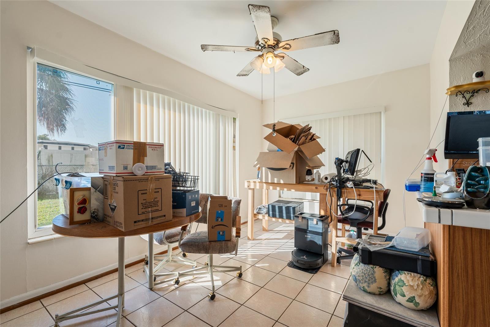 ESQUIRE MANOR - Residential