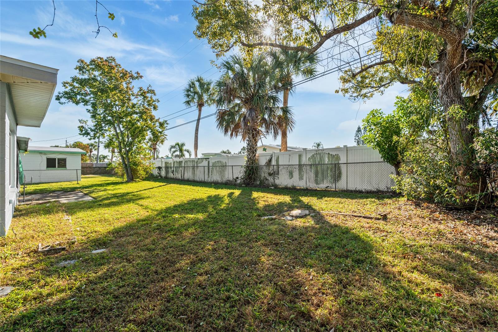 ESQUIRE MANOR - Residential