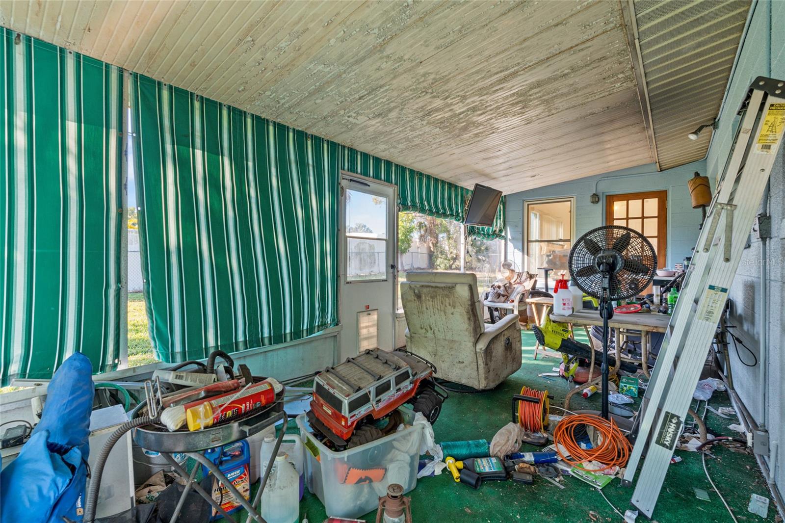 ESQUIRE MANOR - Residential