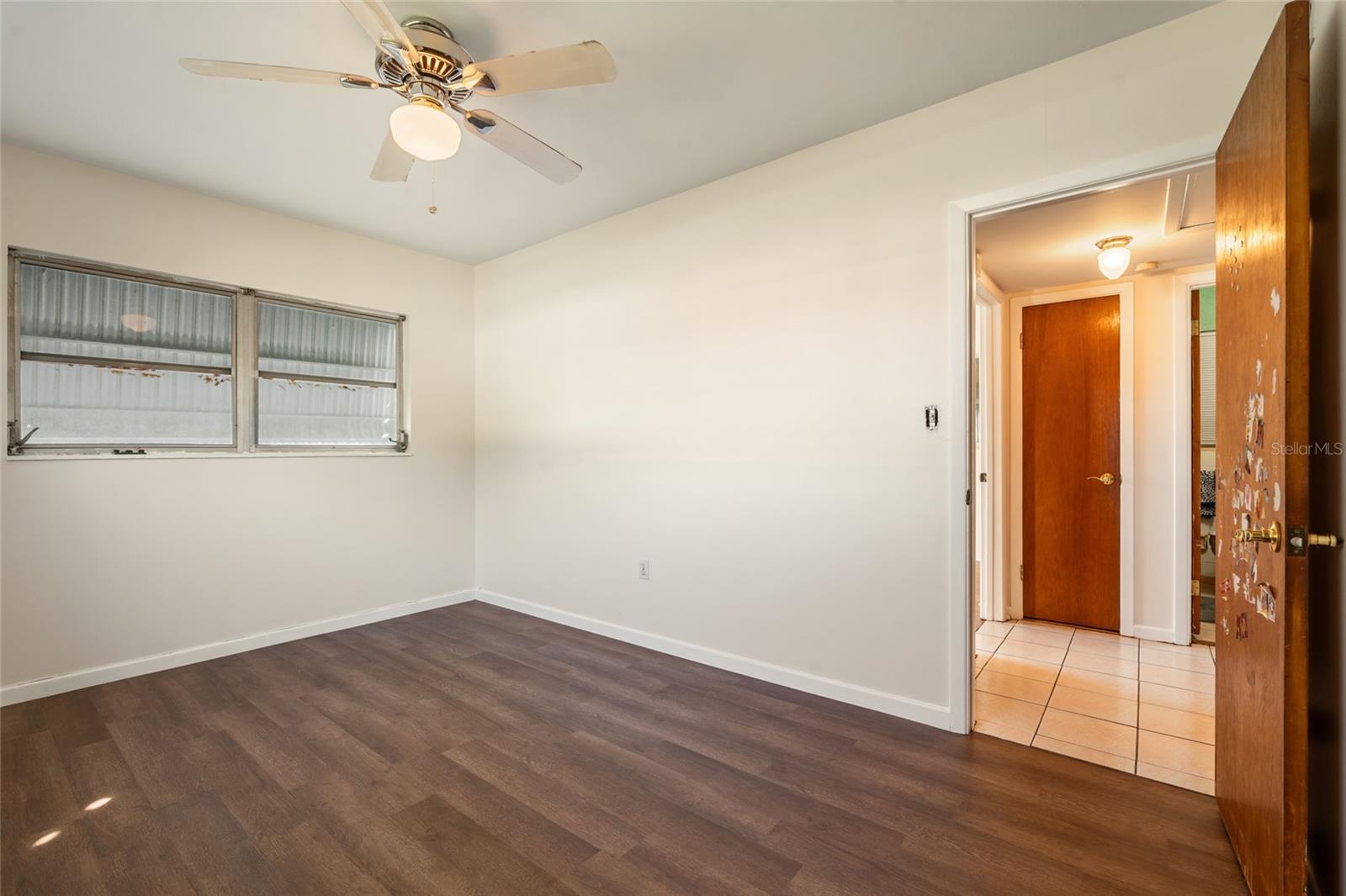 ESQUIRE MANOR - Residential