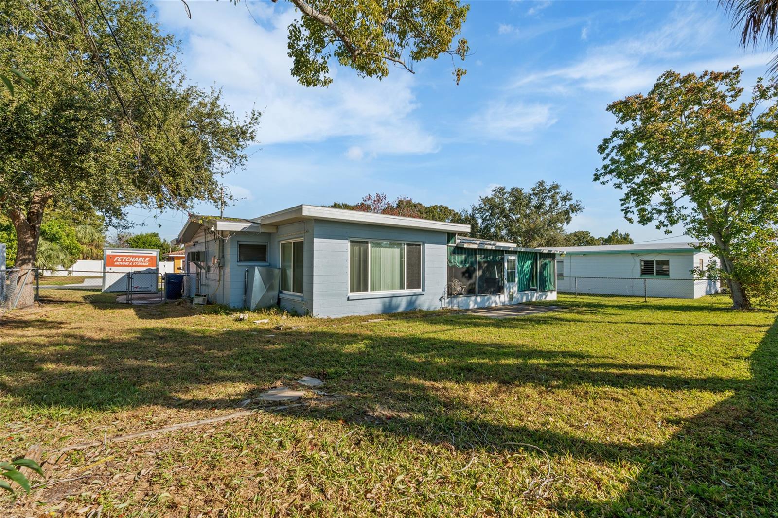 ESQUIRE MANOR - Residential