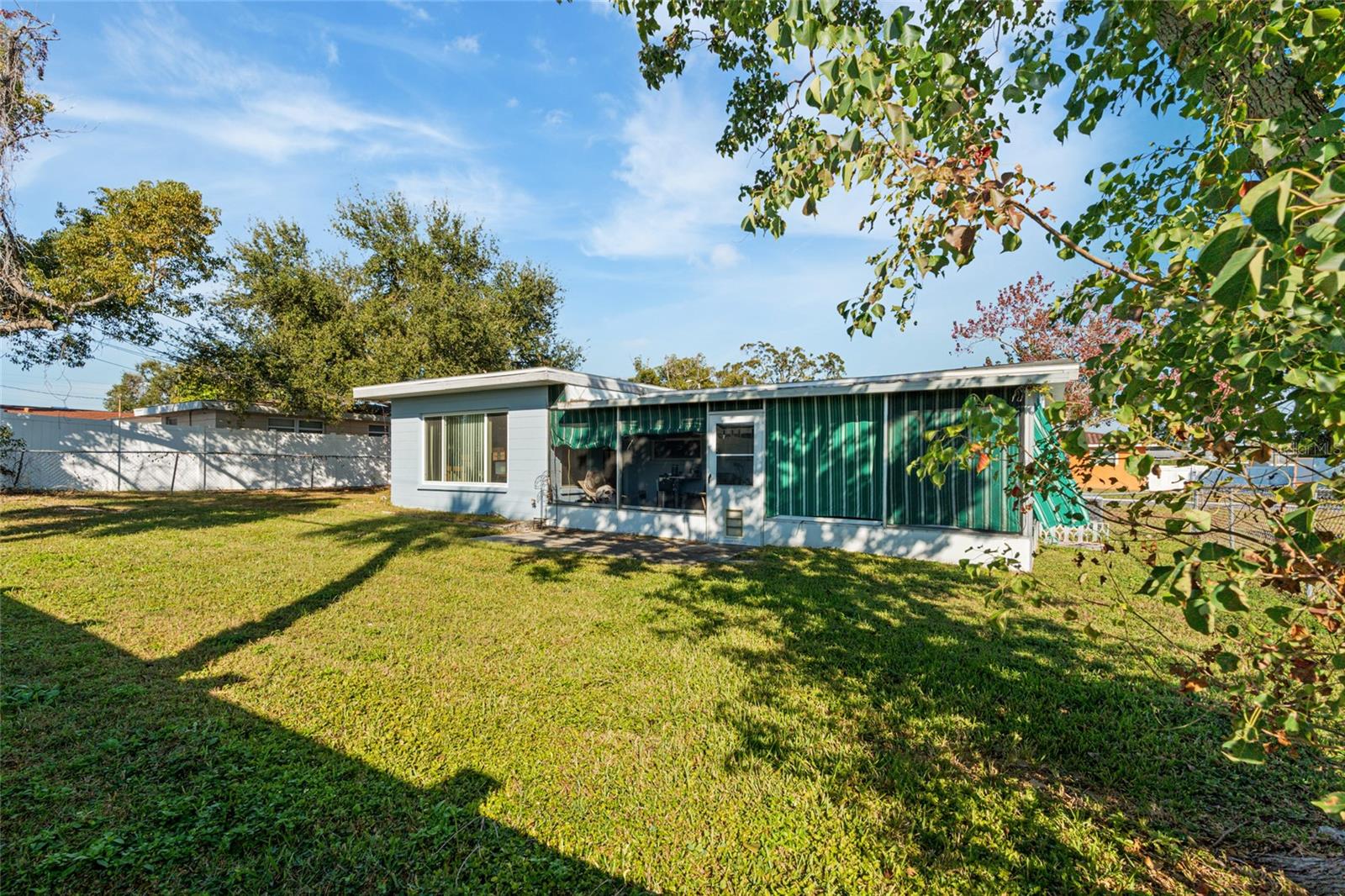 ESQUIRE MANOR - Residential