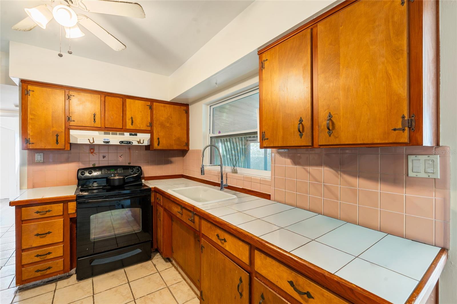 ESQUIRE MANOR - Residential