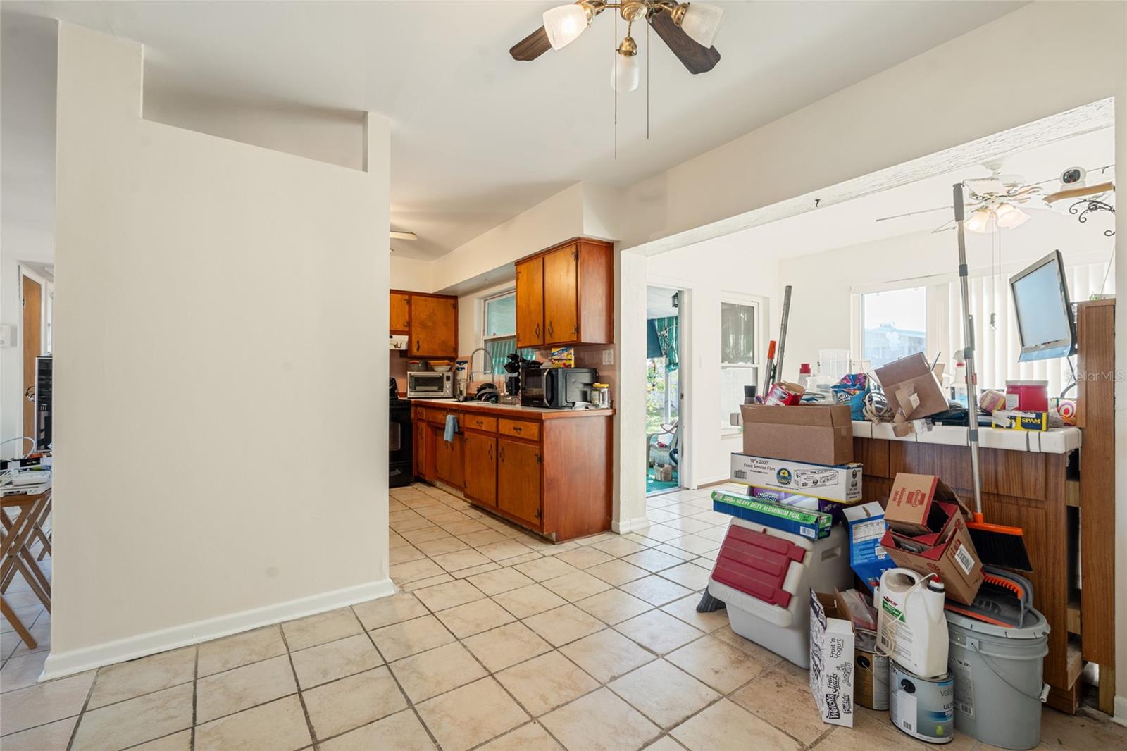 ESQUIRE MANOR - Residential